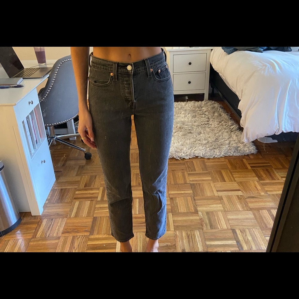 Dark Wash Wedgie Fit Levi Jeans!!